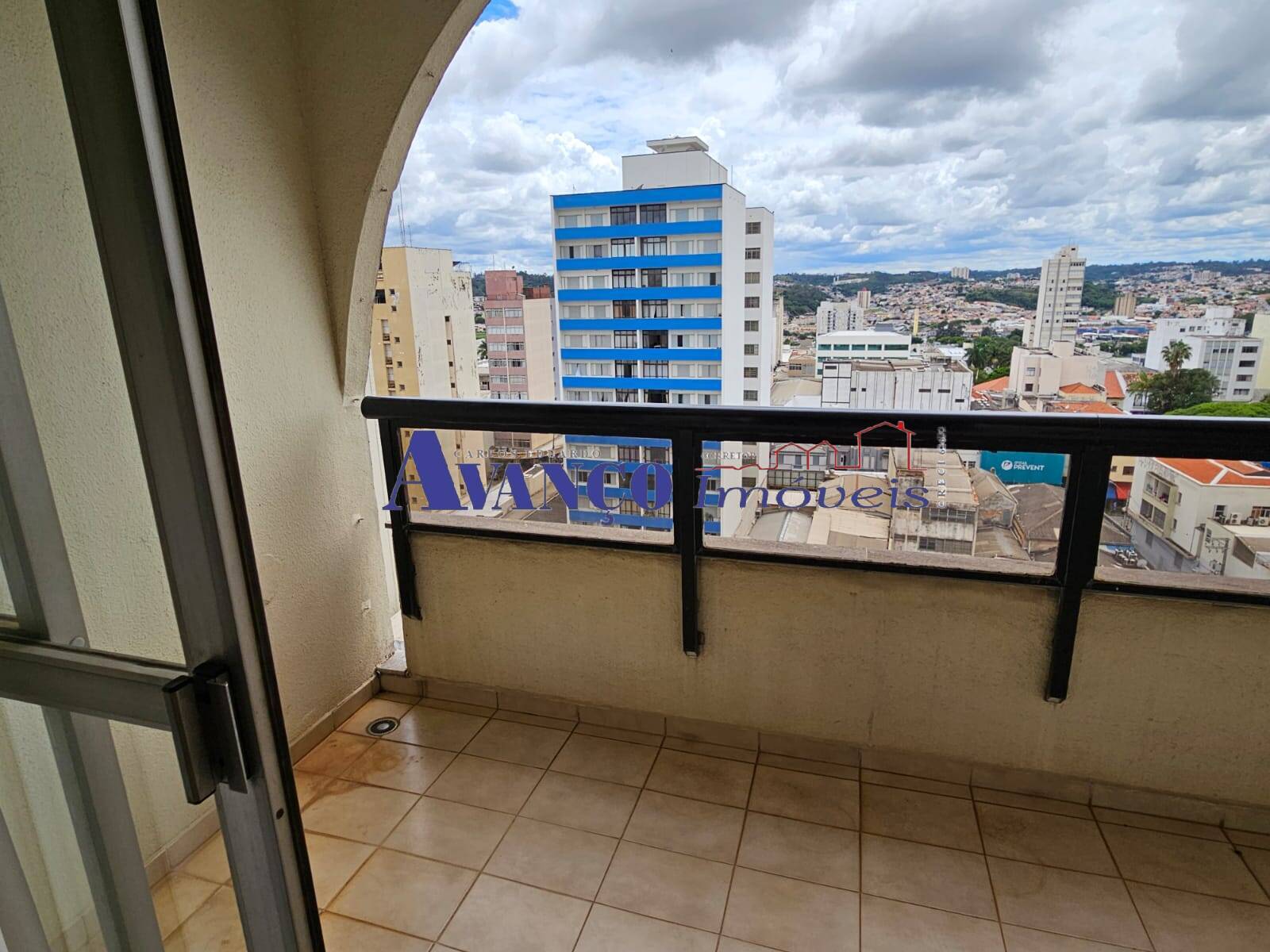 Apartamento para alugar com 3 quartos, 240m² - Foto 4